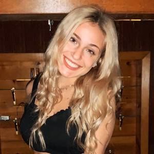 Meet your Posher, Dakota